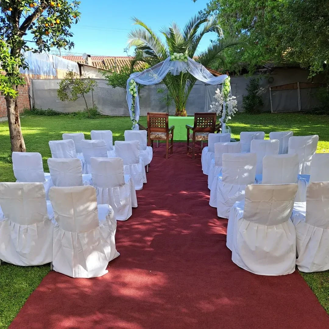 Ceremonia preparada en el jardín de Entre Cerros y Chamantos