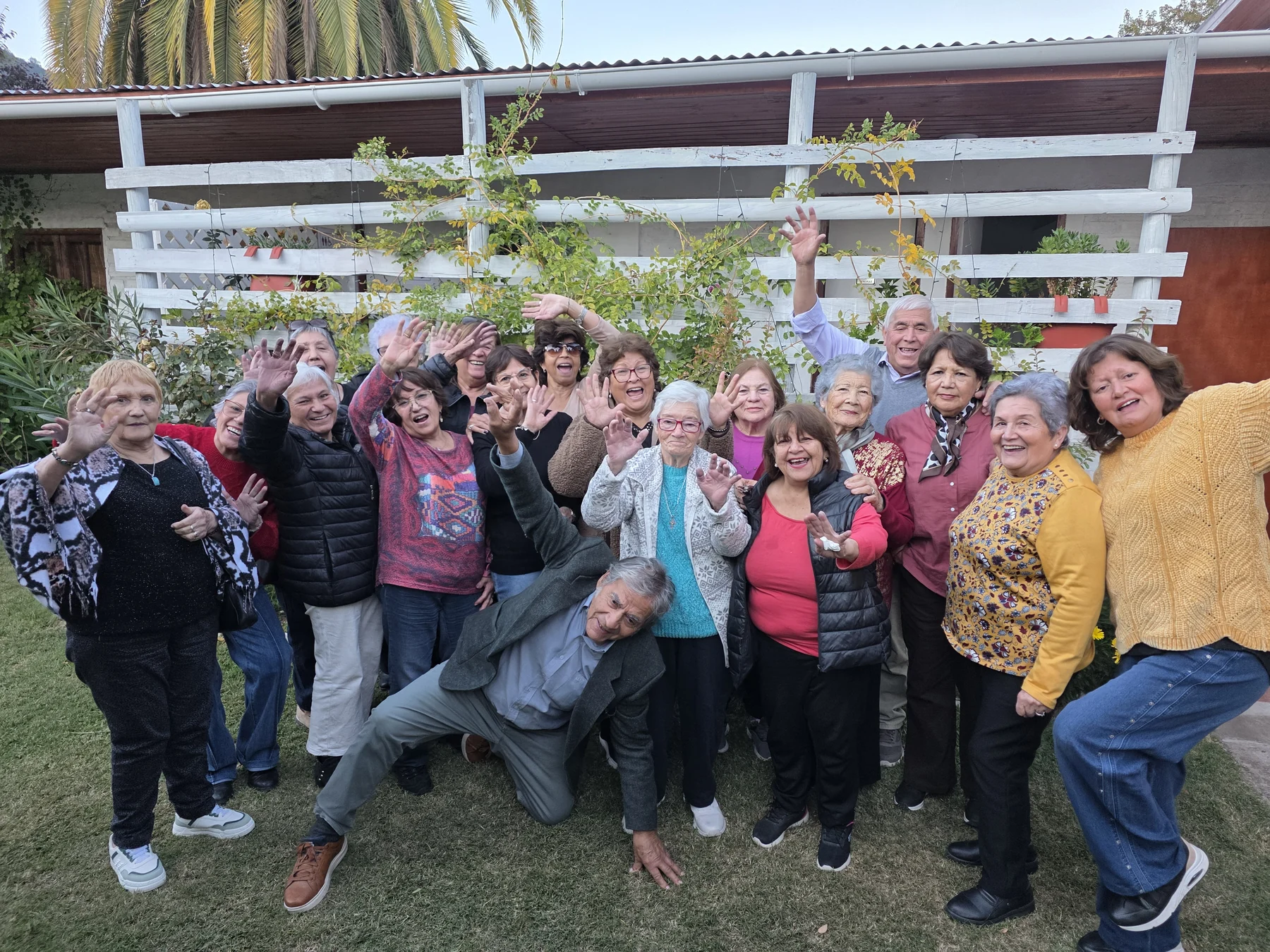 Grupo de asistentes disfrutando una jornada en el recinto